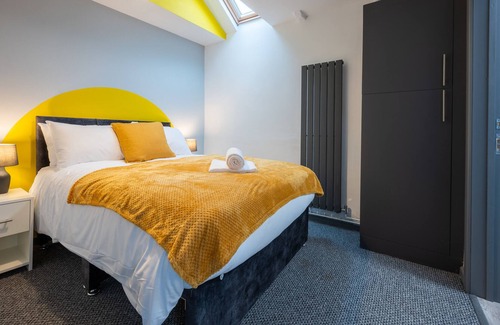 Cathays Apartment | The Coach House A by Tŷ SA