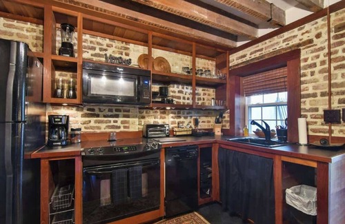 South of Broad Cottage | The Coach House Circa 1755