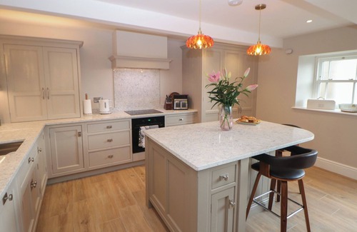 Crich Cottage | THE COACH HOUSE, pet friendly, character holiday cottage in Holloway