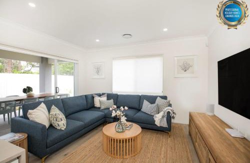 Callala Bay House | The Coast Beach - Pet Friendly - 2 Mins Walk to Bay