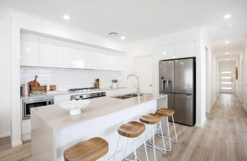 Callala Bay House | The Coast Beach - Pet Friendly - 2 Mins Walk to Bay