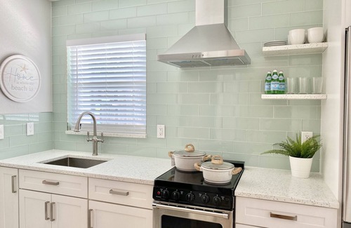 Englewood Cottage | The Coastal Oasis. 8 Mins from Englewood Beach!