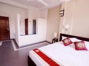 Kampot Hotel | The Columns