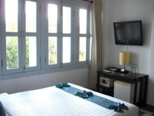 Kampot Hotel | The Columns