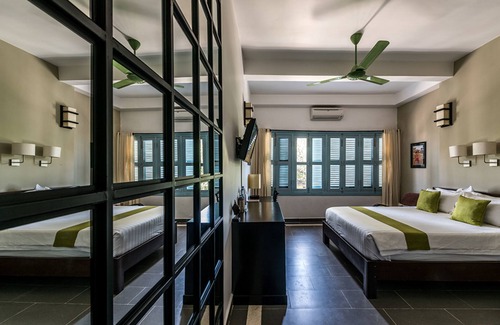 Kampot Hotel | The Columns