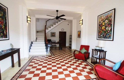 Kampot Hotel | The Columns