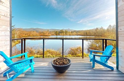 Seaside Villa | The Commons Pond View Assignment C