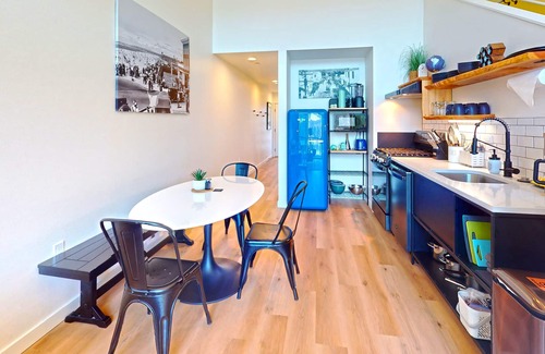 Seaside Villa | The Commons Pond View Assignment 7