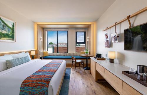 Downtown Hotel | The Compton