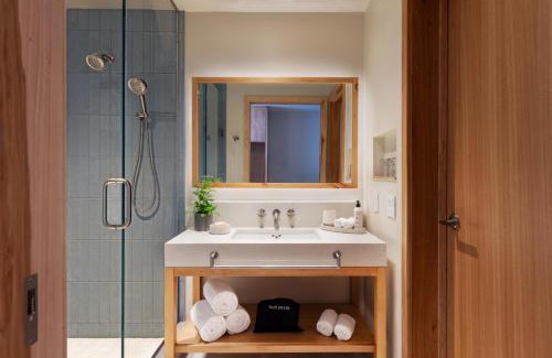 Downtown Hotel | The Compton