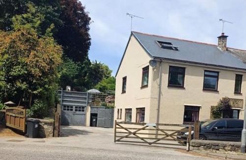 St. Blazey Apartment | The Conifers 3 Room Small but Stylish Self Catering Bedsit Flat in Nature Reserve Free Eden taxi b4 9pm no lounge