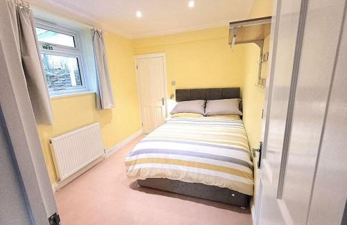 St. Blazey Apartment | The Conifers 3 Room Small but Stylish Self Catering Bedsit Flat in Nature Reserve Free Eden taxi b4 9pm no lounge