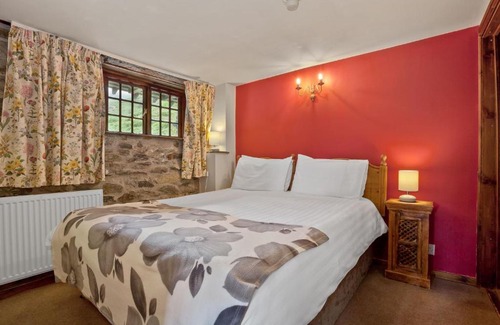 Coniston House | The Coppermines Mountain Cottages - Sawyers, Millrace, Pelton Wheel, Sleeps 16