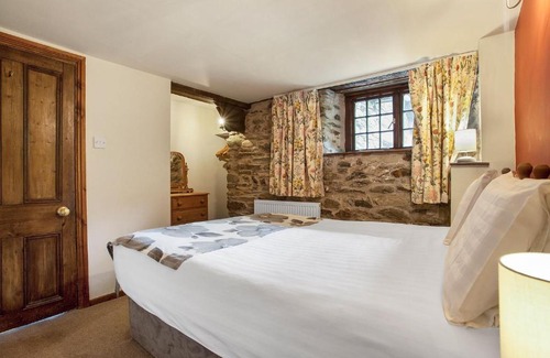 Coniston House | The Coppermines Mountain Cottages - Sawyers, Millrace, Pelton Wheel, Sleeps 16