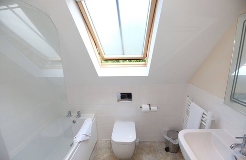 Horley Hotel | The Corner House Hotel Gatwick