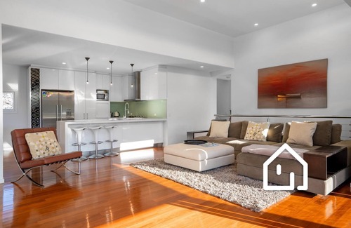 Sorrento House | The Cosmopolitan *1 NIGHT FREE* Stay in the Heart of Sorrento