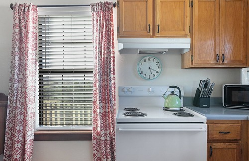 Fredericksburg Condo | The Cottage At Twin Oaks 1 Bedroom Cottage by RedAwning