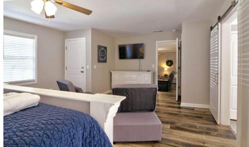 Statesboro House | The Cottage House on the Blue Mile - Family Friendly, Close to GSU!