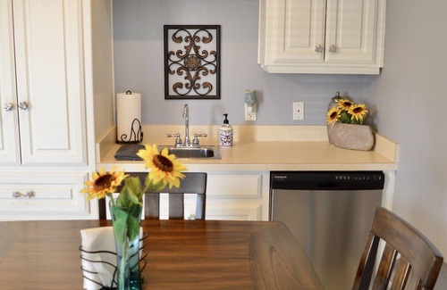 Lake Country Cottage | The Cottage on EML