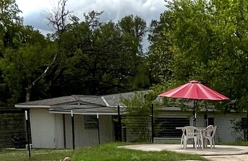 Bandera Cottage | The Cottage. Pool. Next door to Serenity House. Medina River. 3 bdrm. Sleeps 8.