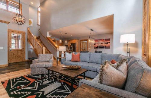 Truckee House | The Cottages - Golf, Pool, Play - 3-Bedroom