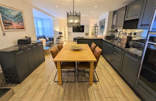 Seaview House | The Cove
