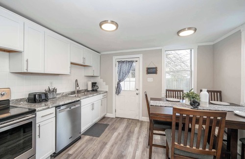 Latonia House | The Covington Cottage Modern 2 BDR Charmer