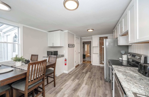 Latonia House | The Covington Cottage Modern 2 BDR Charmer