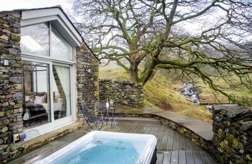 Kirkby Lonsdale House | The Cow Shed - with hot tub