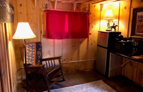 Kanab Cabin | The Cowboy Cabin at the Paria River Ranch