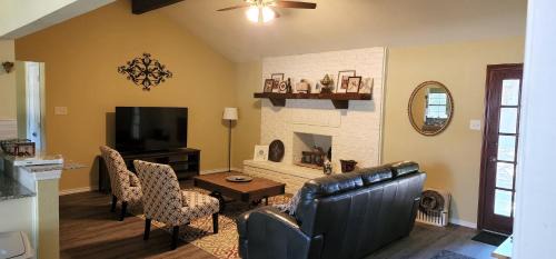 Fossil Creek House | The Cozy Corner House at Haltom City Texas