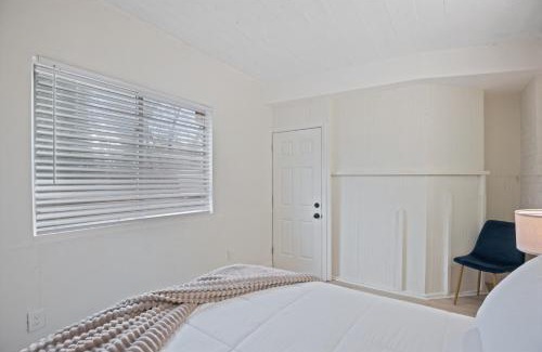 Washington Apartment | The Cozy District Den Stay