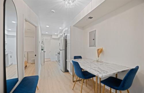 Washington Apartment | The Cozy District Den Stay