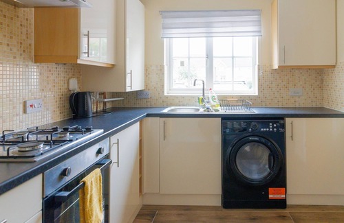 Thamesmead House | The Cozy Nook 2 Bedroom and free parking