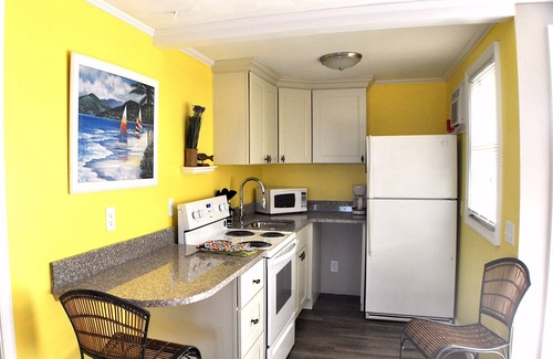 Norfolk Apartment | The Crab Pad Beachfront - kayaks - BBQ