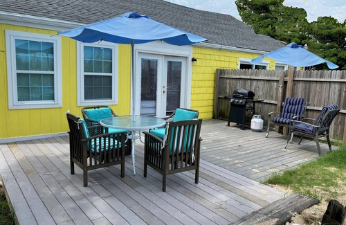 Norfolk Apartment | The Crab Pad Beachfront - kayaks - BBQ