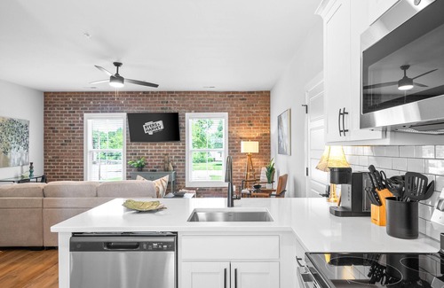 Clarksville Apartment | The Crash Pad at "The Spot" (281 Liberty Pkwy)