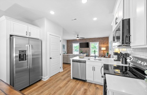 Clarksville Apartment | The Crash Pad at "The Spot" (281 Liberty Pkwy)