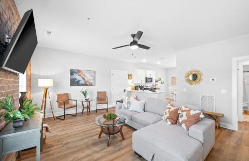 Clarksville Apartment | The Crash Pad at The Spot on 281 Liberty Pkwy