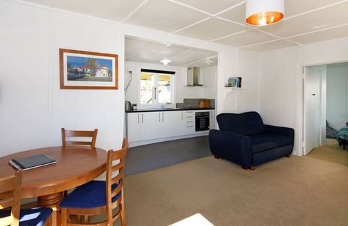 Waikawa Bay House | THE CRIB - MARLBOROUGH BACH, family friendly in Green Bay