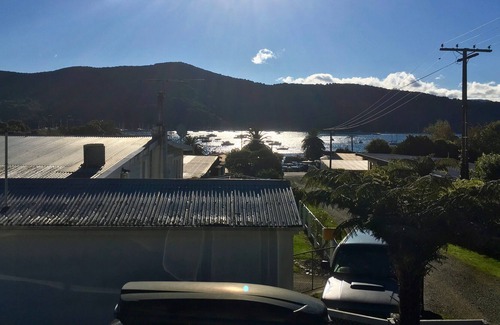 Waikawa Bay House | THE CRIB - MARLBOROUGH BACH, family friendly in Green Bay