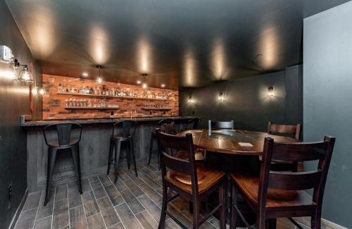 Swanton House | The Crooked Oak Lodge Deep Creek Indoor Pool-Hot Tub-Dogs Welcome