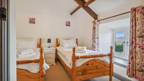 Margam Apartment | The Dairy Cottage with Hot Tub