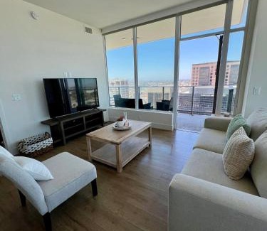 Civic Core Apartment | The Daisy Bright 2BR Stay in Downtown San Diego