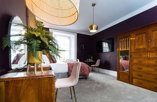 Askrigg Apartment | The Darrowby Suite at Skeldale House