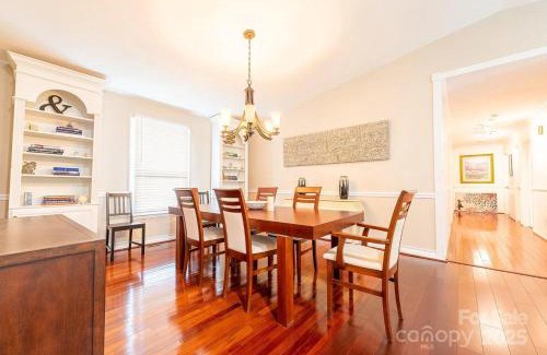 Paw Creek House | The Davis Den Stylish Pet-Friendly Escape
