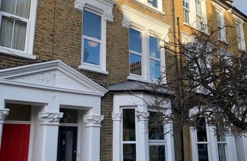 Vauxhall Apartment | The Dimmer. 2 Bedroom Apartment