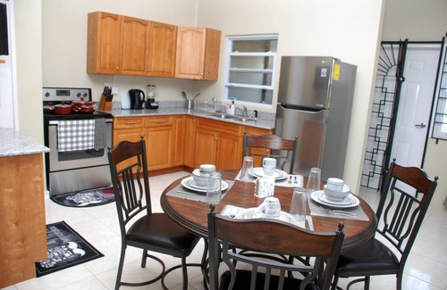 Runaway Bay Apartment | The Discovery Bay Lux Apartment