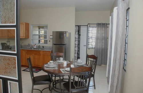 Runaway Bay Apartment | The Discovery Bay Lux Apartment