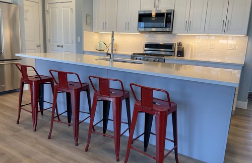 Garden City House | The DogWoods is a dog-friendly house 2 min walk to beach access - 6 bedrooms